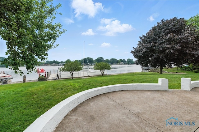 2560 Shoreland Ave, Toledo, OH 43611 - view of property's community featuring a water view and a lawn
