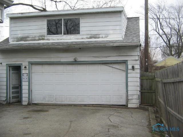 238 E Northgate Pkwy, Toledo, OH 43612 - garage featuring fence