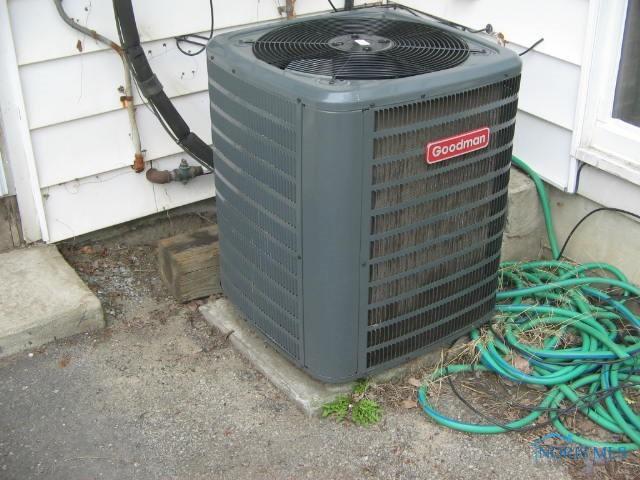 238 E Northgate Pkwy, Toledo, OH 43612 - exterior details with cooling unit