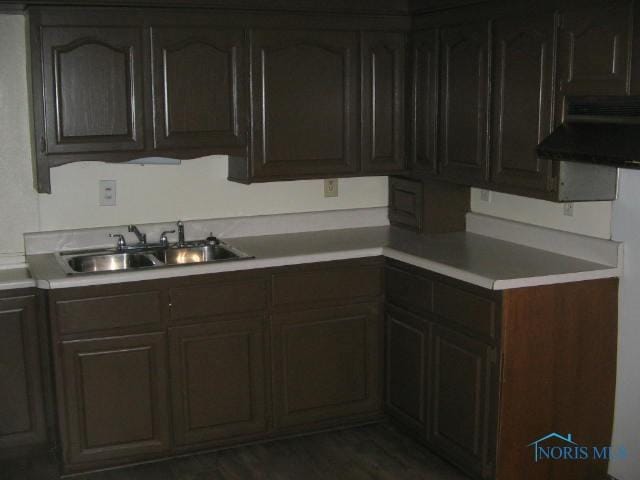 238 E Northgate Pkwy, Toledo, OH 43612 - kitchen with extractor fan, light countertops, and a sink