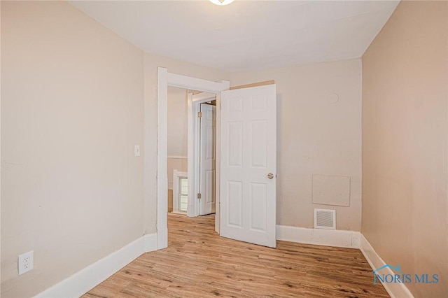 1110 Montrose Ave, Toledo, OH 43607 - spare room with light wood-style flooring, baseboards, and visible vents