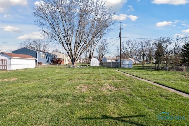 2931 Jasik Dr, Toledo, OH 43611 - view of yard featuring fence