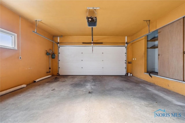 2931 Jasik Dr, Toledo, OH 43611 - garage with a garage door opener