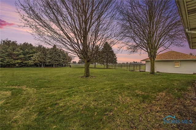 view of yard at dusk