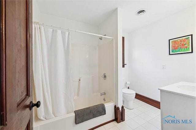 bathroom featuring vanity, baseboards, shower / bath combination with curtain, toilet, and visible vents