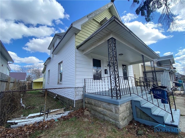 715 Raymer Blvd, Toledo, OH 43605 - view of front of house featuring fence and covered porch