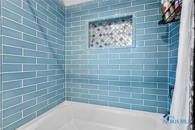 full bath with shower / bath combination with curtain