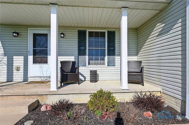 doorway to property with covered porch
