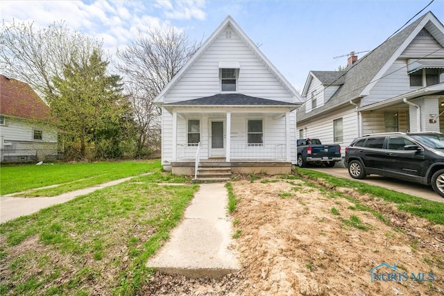 3251 Cottage Ave, Toledo, OH 43608 - shotgun-style home featuring a porch and a front lawn