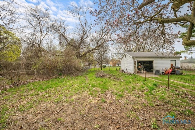 3251 Cottage Ave, Toledo, OH 43608 - view of yard featuring a garage and fence