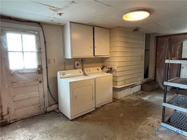 432 S Squire St, Holgate, OH 43527 - laundry area featuring washing machine and clothes dryer and cabinet space