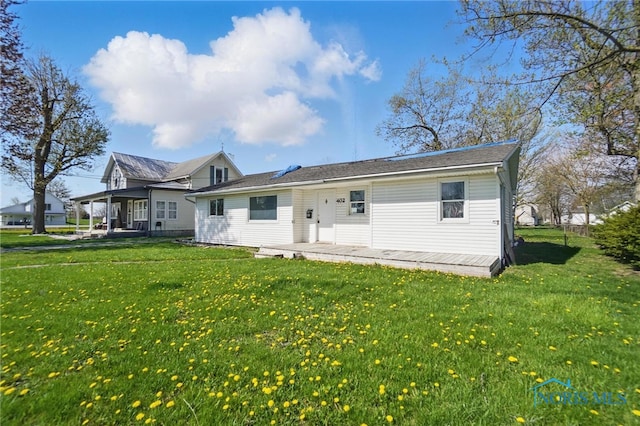 402 S 5th St, Continental, OH 45831 - rear view of property with a lawn