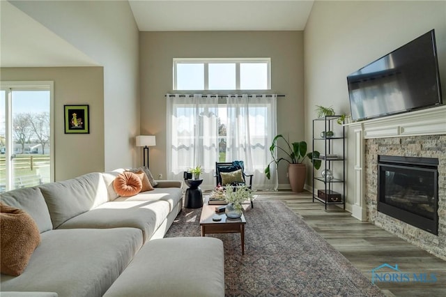 1007 Stoneleigh Rd, Perrysburg, OH 43551 - living room with a fireplace, wood finished floors, and baseboards