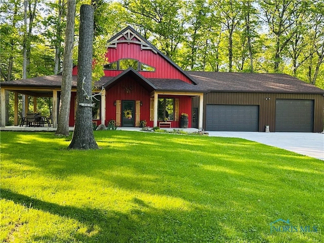 1673 Evan Dr, Defiance, OH 43512 - view of front facade featuring a front yard, a garage, concrete driveway, and a shingled roof