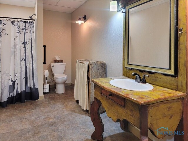 1673 Evan Dr, Defiance, OH 43512 - bathroom with vanity and curtained shower