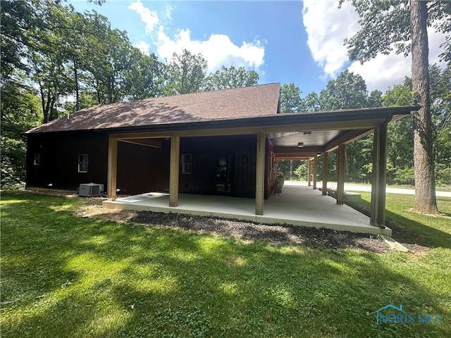 1673 Evan Dr, Defiance, OH 43512 - view of home's community with a lawn and a patio area