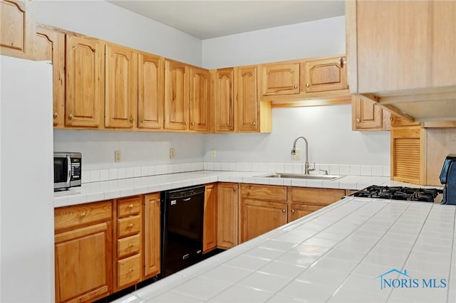 1000 Washington Ave, Findlay, OH 45840 - kitchen featuring dishwasher, a sink, freestanding refrigerator, stainless steel microwave, and range