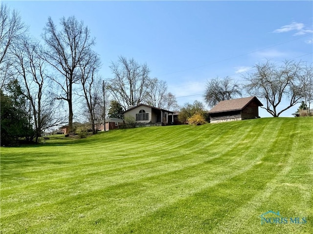 1965 Colwell Cir, Defiance, OH 43512 - view of yard