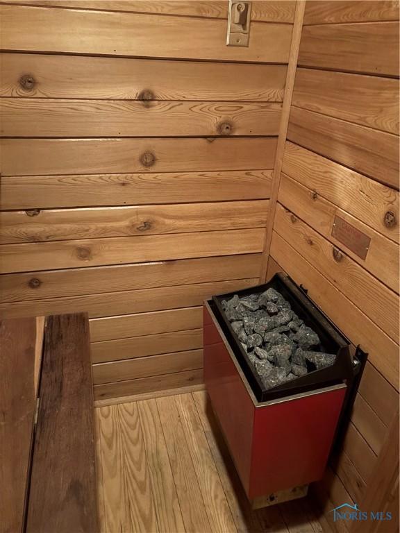 view of sauna / steam room