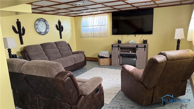 living area featuring baseboards and carpet