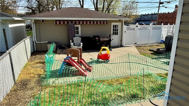 view of patio featuring a fenced backyard