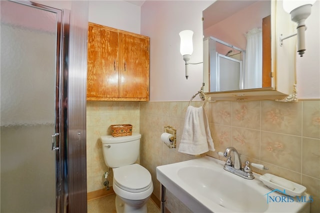 806 W Tiffin St, Fostoria, OH 44830 - full bath featuring a shower stall, toilet, a sink, and tile walls