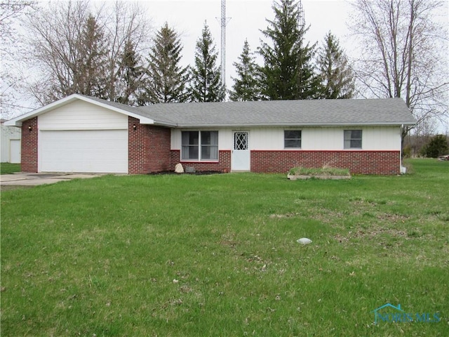 ranch-style home featuring brick siding, an attached garage, a front lawn, and driveway