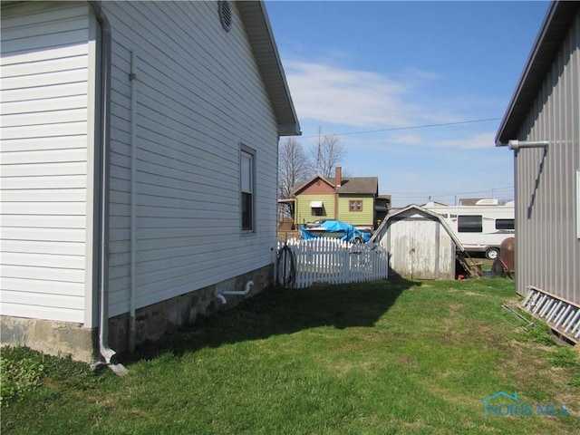 104 S Summit St, Edon, OH 43518 - view of side of property featuring an outbuilding, a yard, and a storage shed