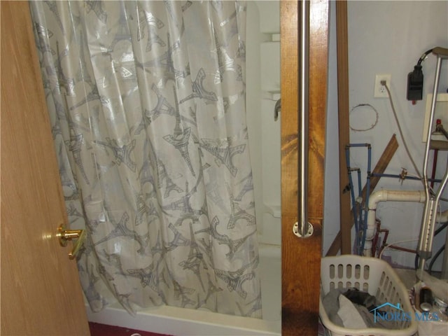 104 S Summit St, Edon, OH 43518 - full bath featuring a shower with shower curtain