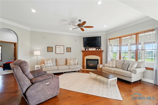 living room with recessed lighting, a ceiling fan, ornamental molding, and wood finished floors