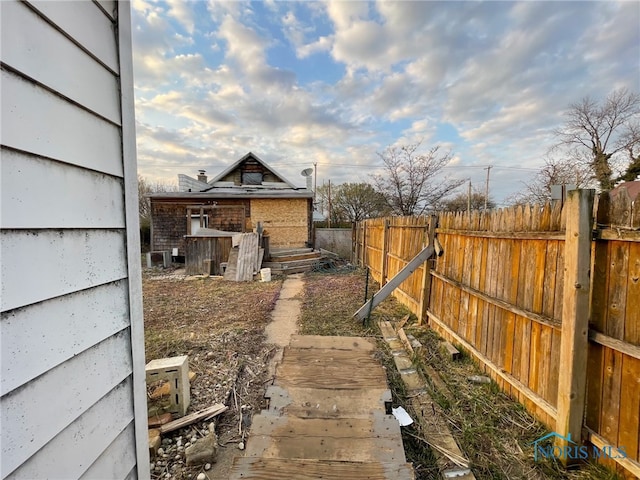 2398 York St, Toledo, OH 43605 - view of yard featuring fence