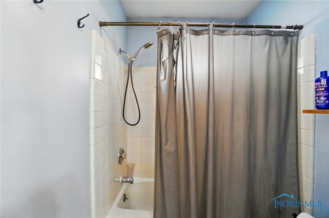 bathroom with shower / tub combo with curtain