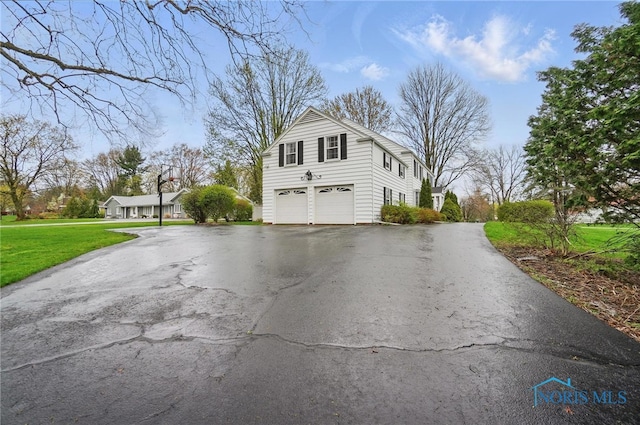 160 Winfield Dr, Bowling Green, OH 43402 - exterior space featuring aphalt driveway