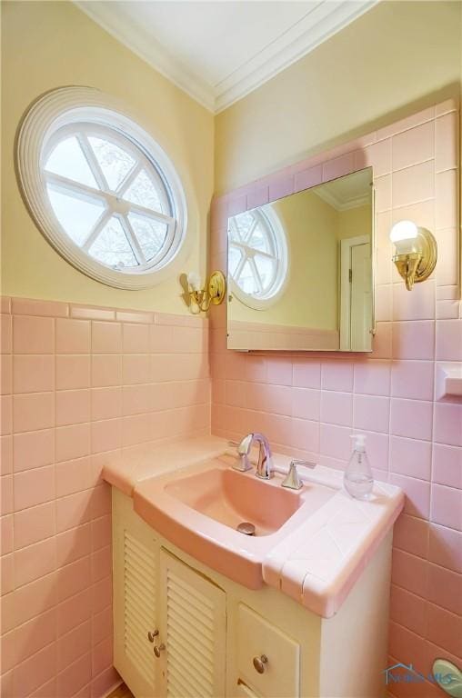 160 Winfield Dr, Bowling Green, OH 43402 - bathroom with tile walls, crown molding, and vanity