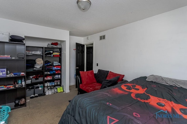 853 Circleview Dr, Toledo, OH 43615 - bedroom featuring carpet floors, a textured ceiling, and visible vents