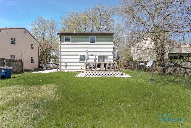 853 Circleview Dr, Toledo, OH 43615 - rear view of house featuring a yard and fence