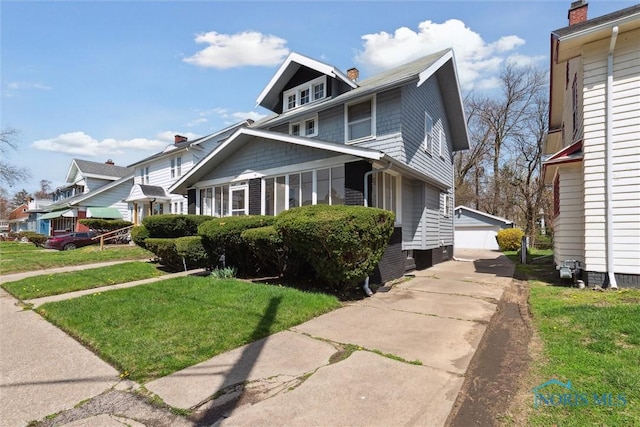 2000 Oakwood Ave, Toledo, OH 43607 - view of front of property featuring an outbuilding, a detached garage, and a front yard