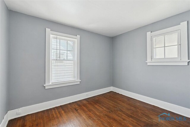 2000 Oakwood Ave, Toledo, OH 43607 - empty room featuring baseboards and dark wood-style floors