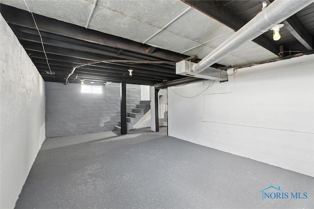 2000 Oakwood Ave, Toledo, OH 43607 - below grade area with stairway