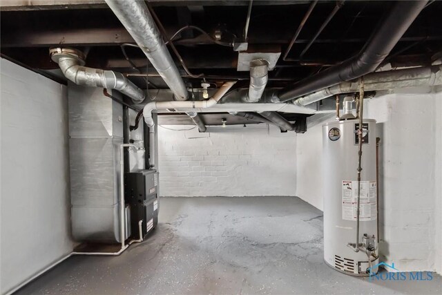 2000 Oakwood Ave, Toledo, OH 43607 - unfinished below grade area featuring water heater