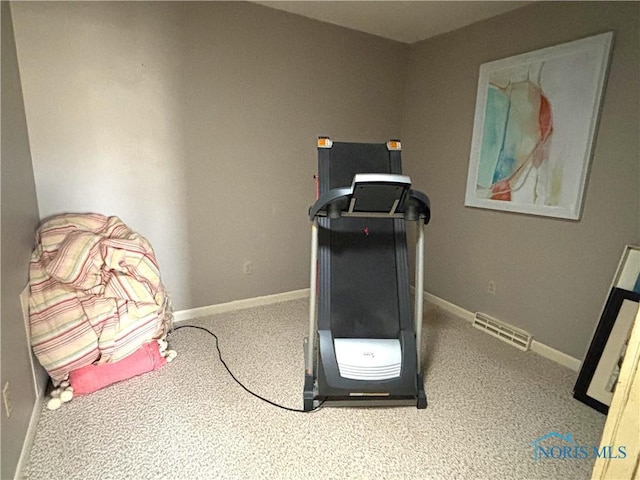 exercise room with baseboards, visible vents, and carpet flooring