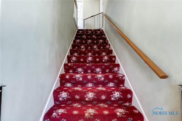 3122 Hopewell Pl, Toledo, OH 43606 - view of staircase