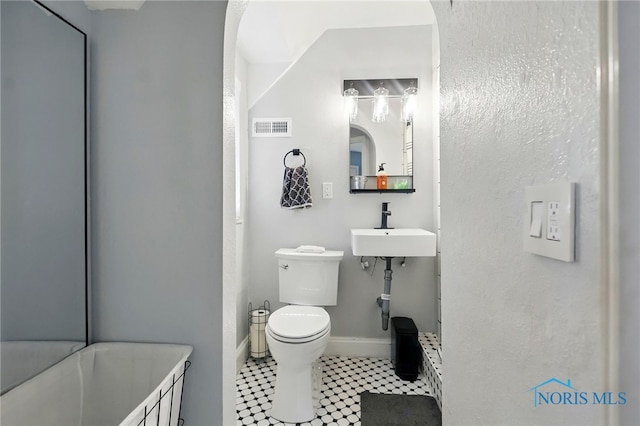 3122 Hopewell Pl, Toledo, OH 43606 - bathroom with a sink, tile patterned floors, toilet, visible vents, and baseboards