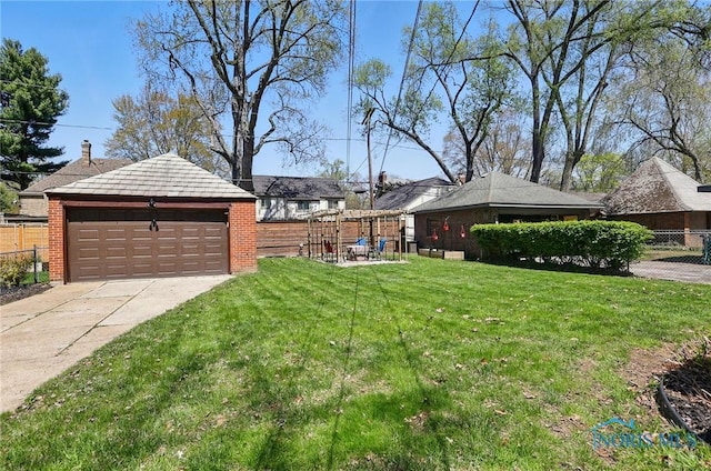 3122 Hopewell Pl, Toledo, OH 43606 - view of yard with a garage and fence