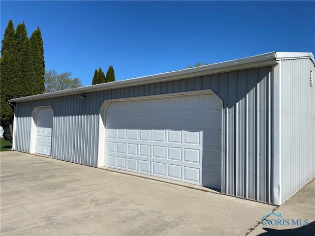 view of detached garage