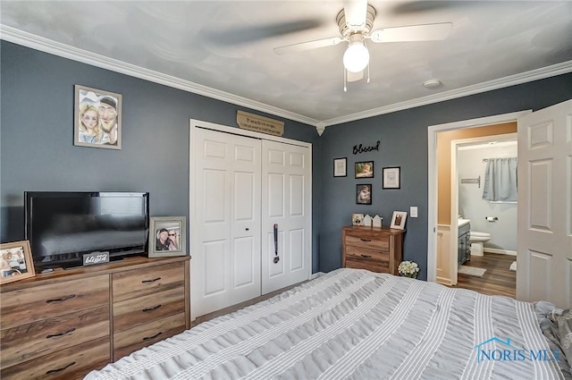 bedroom with ornamental molding, ceiling fan, wood finished floors, and a closet