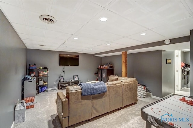 living area featuring visible vents, baseboards, carpet floors, recessed lighting, and a paneled ceiling