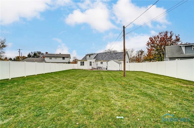 view of yard featuring a fenced backyard