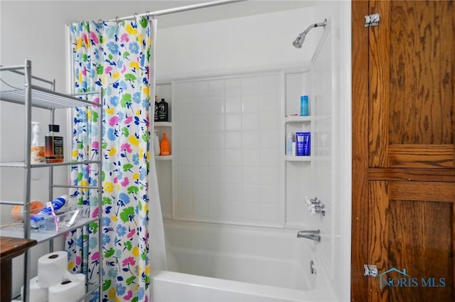 bathroom featuring shower / bath combo