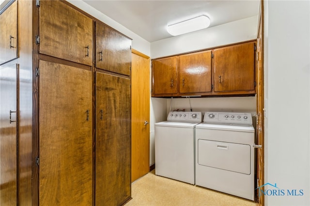 laundry room featuring cabinet space and washing machine and dryer